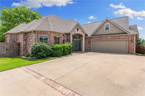 Photo of 501 Eaton Street, Bentonville, AR 72712 (MLS # 1336197)