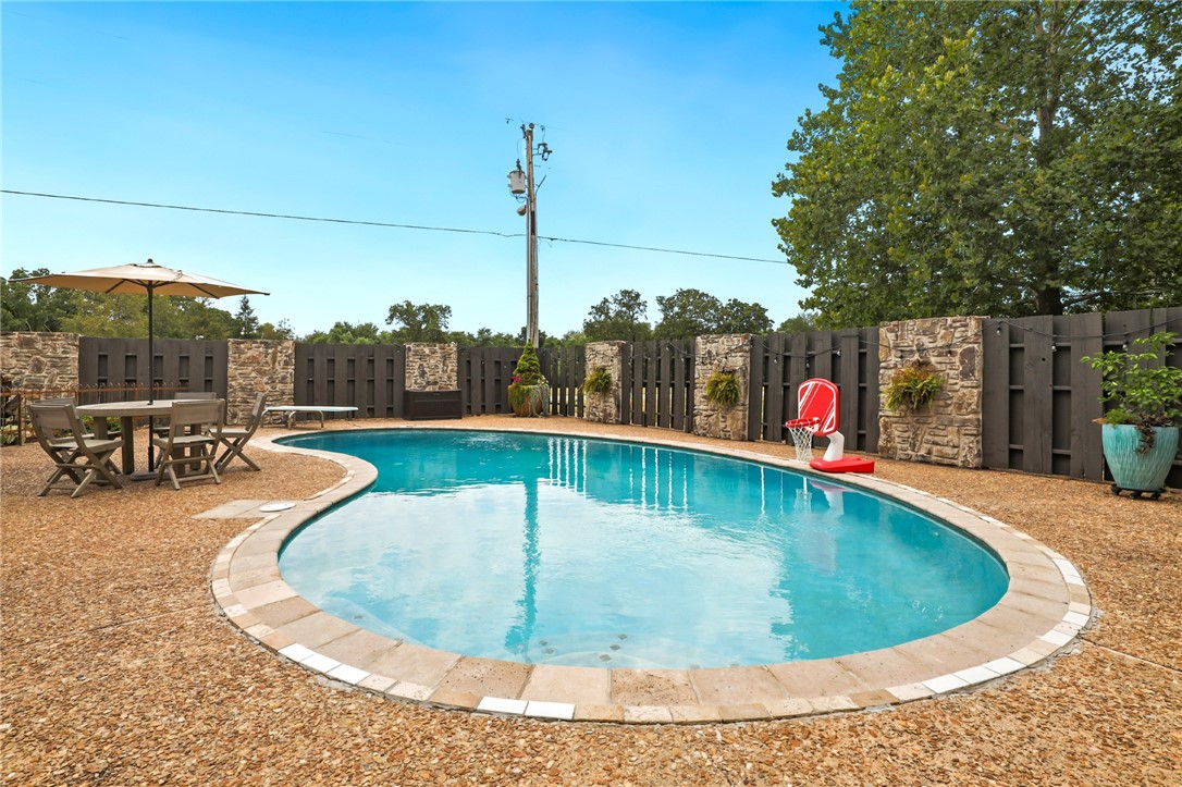 Rural Oaks Sub Rogers - Residential