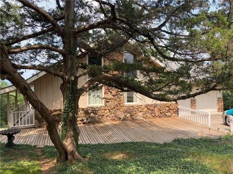 Photo of 79 Twin Peak Drive, Holiday Island, AR 72631 (MLS # 1327025)