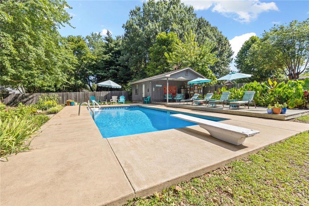 Welcome to 1661 W Huntington Dr ā a well-maintained home in one of Fayettevilleās most desirable and established neighborhoods. This 3-bedroom, 2-bath property offers a spacious layout, great outdoor space, and the perfect foundation to make it your own. Inside, youāll find a bright living area with a wood-burning fireplace, a functional kitchen, and generously sized bedrooms. The home offers comfort and flexibility for a variety of lifestyles, whether you're moving in as-is or planning future updates. The backyard is a true highlight, featuring a private in-ground pool, mature landscaping, and a patio ideal for relaxing or entertaining. Additional features include a two-car garage, large primary suite with en-suite bath, and a quiet location just minutes from the University of Arkansas, parks, trails, shopping, and dining.
This is a fantastic opportunity to own a home with strong bones, great curb appeal, and incredible outdoor living ā all in a prime Fayetteville location.