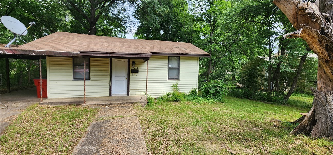 Charming Rehab Opportunity in Established Morrilton Neighborhood
This spacious home is bursting with potential, offering an excellent opportunity for investors, flippers, or those looking for a project. Located in a well-established Morrilton neighborhood, this property boasts ample living space and a generous backyard with mature shade trees—perfect for relaxation or outdoor activities.
While the home is in need of some TLC, it’s priced to sell as is, making it an ideal candidate for renovation or as a long-term rental investment. With a little work, this diamond in the rough could be transformed into a comfortable family home or a lucrative rental property.
Whether you're looking to fix and flip or create a cozy rental, this home offers the space and potential you need. Don't miss out—schedule your showing today!