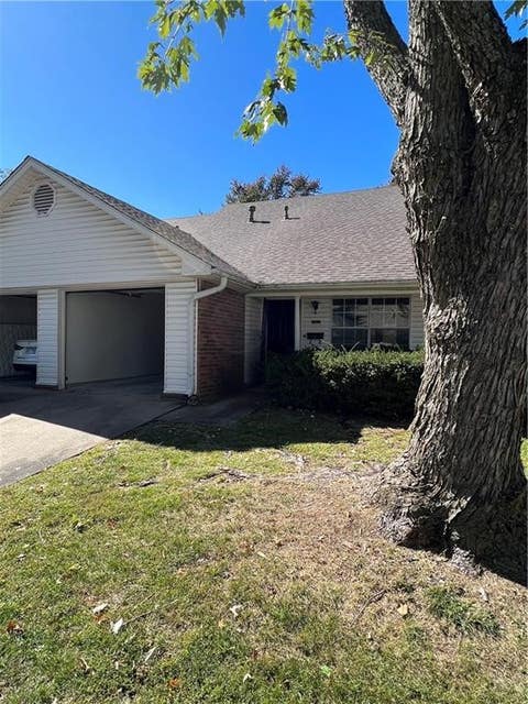 Photo of 320 S 11th Place, Rogers, AR 72756 (MLS # 1354646)