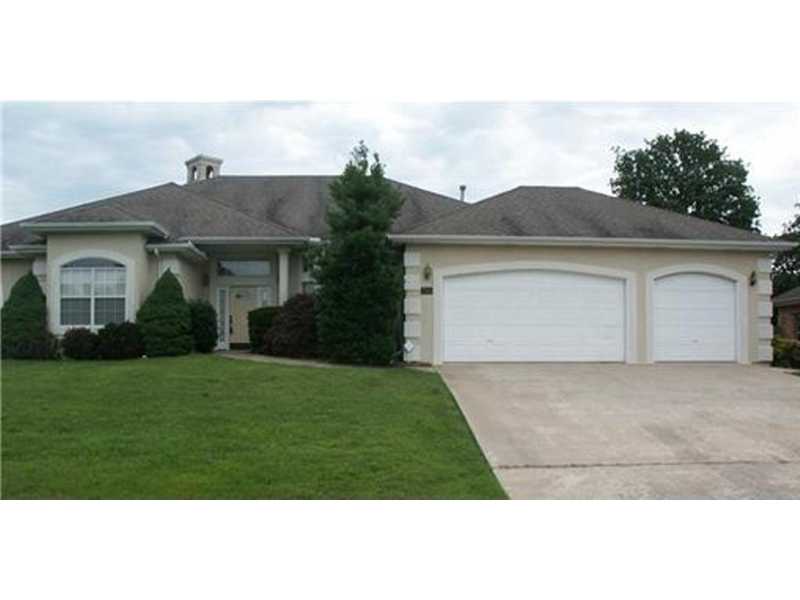THIS HOME IS WORTH LOOKING AT! AIRY, OPEN CONTEMPORARY SPLIT 4/5 BR FLOOR PLAN WITH TREY/COFFERED & CATHEDRAL CEILINGS. VERSATILE WING AFFORDS AN OPPORTUNITY FOR A MOTHER-IN-LAW SUITE, HOME THEATER, GAME ROOM, OFFICES OR 4TH/5TH BEDROOM. BIG YARD!,HUGE TILED PATIO OVERLOOKS SWIMMING POOL READY YARD W/ROOM FOR A PLAYSCAPE OR BALL COURT, TOO! SELLER OFFERS HOME WARRANTY. PRICED AMONG LOWEST IN NEIGHBORHOOD, NEAR VANDERGRIFF & MCNAIR.