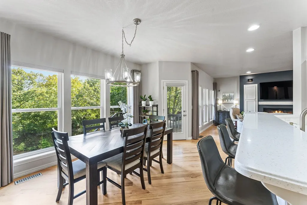 Bella Vista, Arkansas 72714, United States, 3 Bedrooms Bedrooms, ,2 BathroomsBathrooms,Residential,Pending,217063