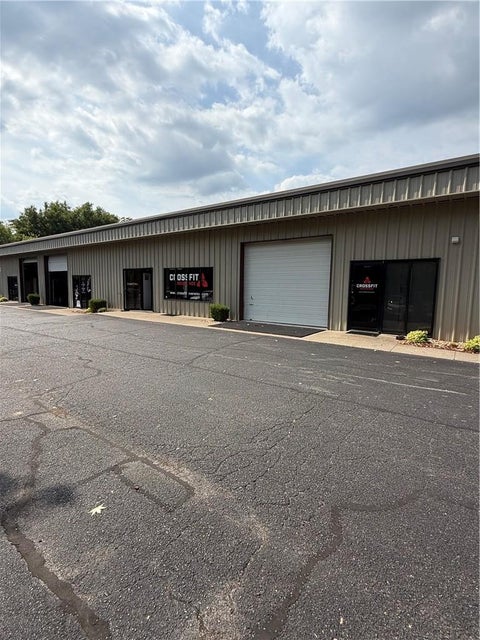 Photo of 6028 W Stoney Brook Road Suites 7-10 #Suites 7-10, Rogers, AR 72758 (MLS # 1363869)