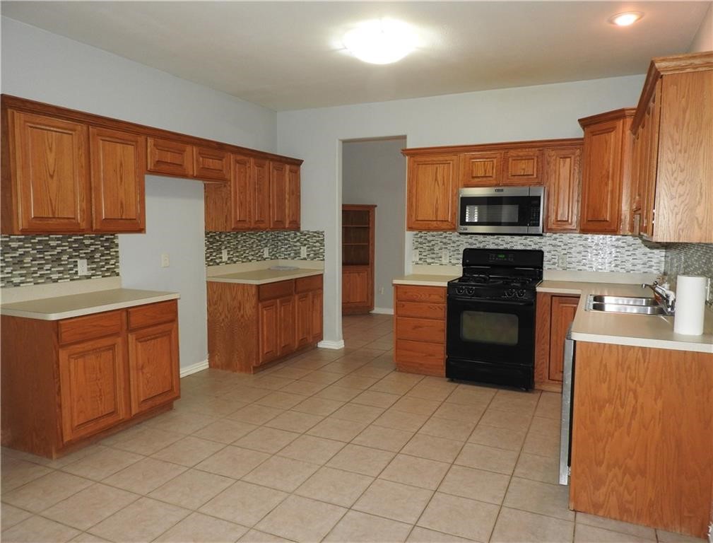 Patrick Place Ph Iii Rogers - Residential Lease