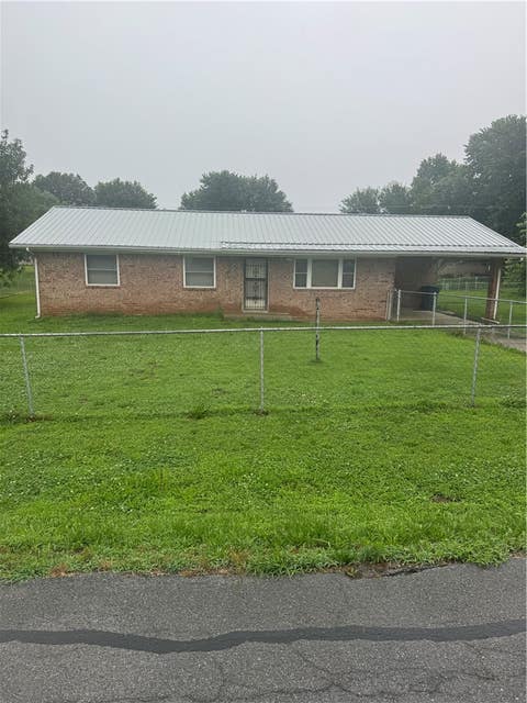 Photo of 628 Pine Avenue, Gentry, AR 72734 (MLS # 1353139)