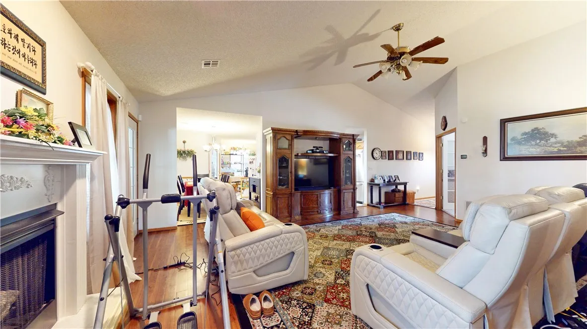 Bella Vista, Arkansas 72714, United States, 3 Bedrooms Bedrooms, ,2 BathroomsBathrooms,Residential,Pending,88273