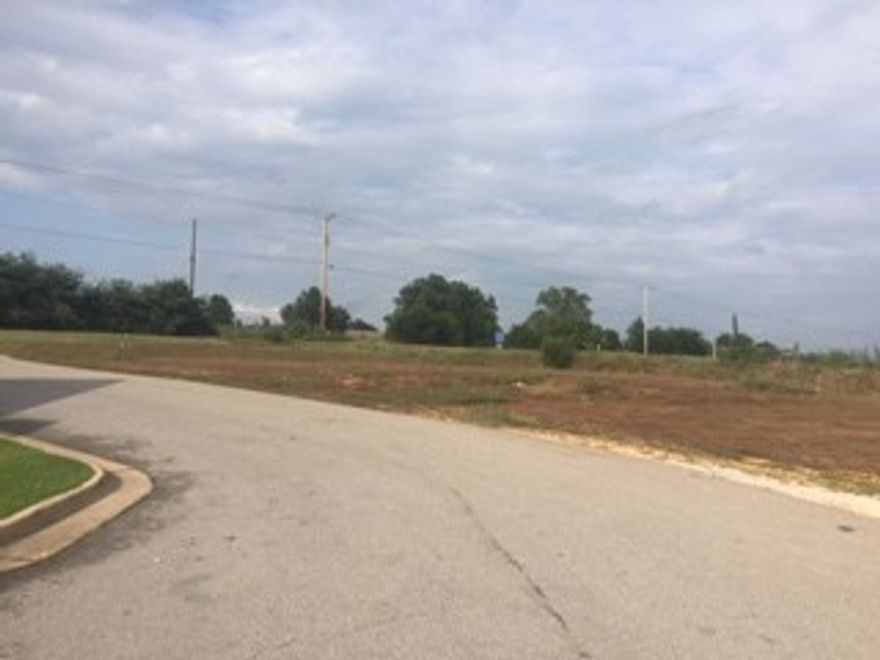 Zoned C-1, Ideal for Car Wash, Restaurant or Office space. Surrounded by growth in SW Bentonville.
Lot 3 & 4 combined for the acres and sale price.