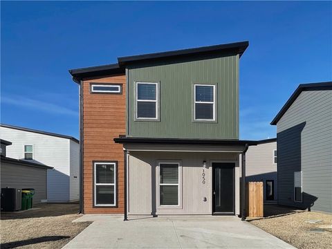 Photo of 1050 States Avenue, Bentonville, AR 72713 (MLS # 1335251)