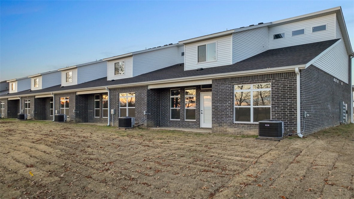 CRYSTAL COVE PH I - Residential Lease