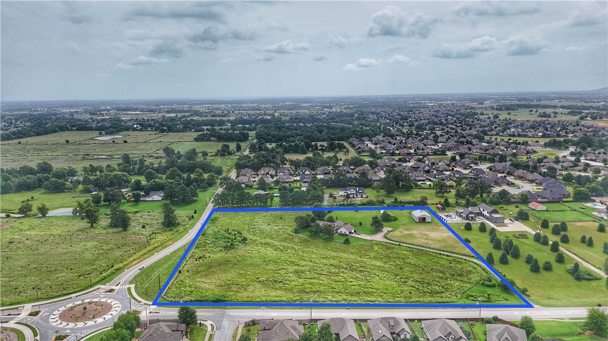 • 10.09 acres +/-
• Currently Zoned T-2 in Rogers
• Future Land Use Map designation is NC (Neighborhood Center) and F-NH (Neighborhood Fabric) which allows a mix of commercial and residential uses
• Rogers Water and Sewer on site
• Located on new roundabout
• Located in a rapidly growing Rogers submarket and close proximity to the new Mt Hebron Park
• Potential to subdivide the property