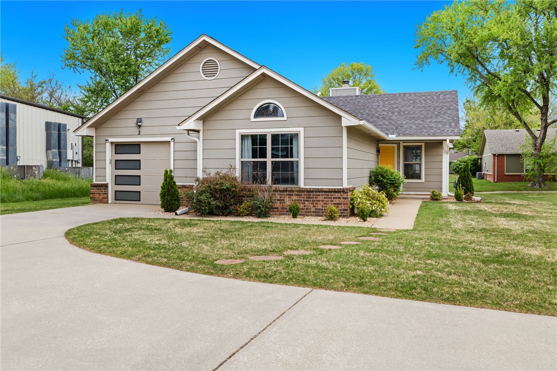 The location makes the opportunities for this 3 BR / 2 BA home endless! Situated on a great lot at the end of a cul-de-sac in a highly desirable area of Bentonville. Make this home your own and enjoy a short walk or bike ride to the Bentonville square. This property would make a great long-term rental due to the proximity to the abundance of local attractions and biking/walking trails.