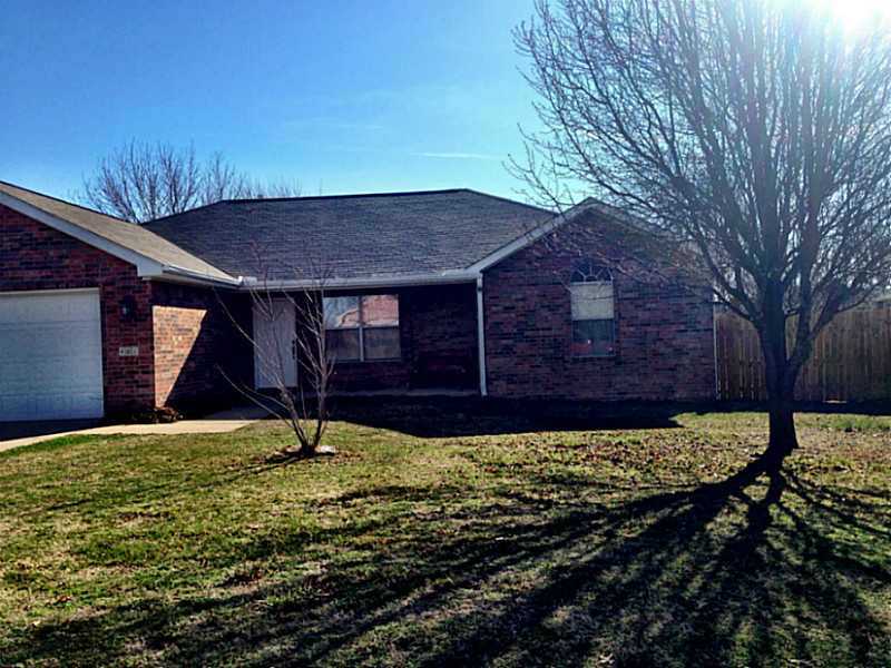 All brick home, hardwood and tile flooring, new paint & stove, walk-in master closet, master suite, split floor plan, breakfast bar in kitchen, fenced backyard. Close to Prairie Grove schools, Walmart Express and beautiful downtown Prairie Grove.,Enjoy Prairie Grove's water park in the summer and antique shops year round. Great community to live in and only minutes from Fayetteville and the University of Arkansas