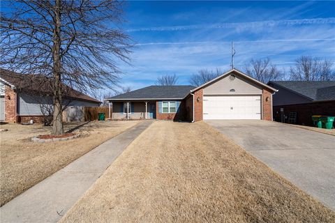 Photo of 939 Fieldstone Court, Centerton, AR 72719 (MLS # 1334034)
