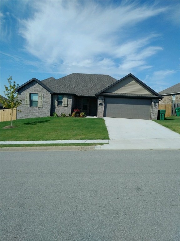 Great newer home in Sienna estates. Home futures 4 bedrooms, 2 bath, gas log fireplace in living room, wood floors, granite counter tops, covered back patio & fenced in yard, pantry, master bath complete with Jacuzzi tub & separate.