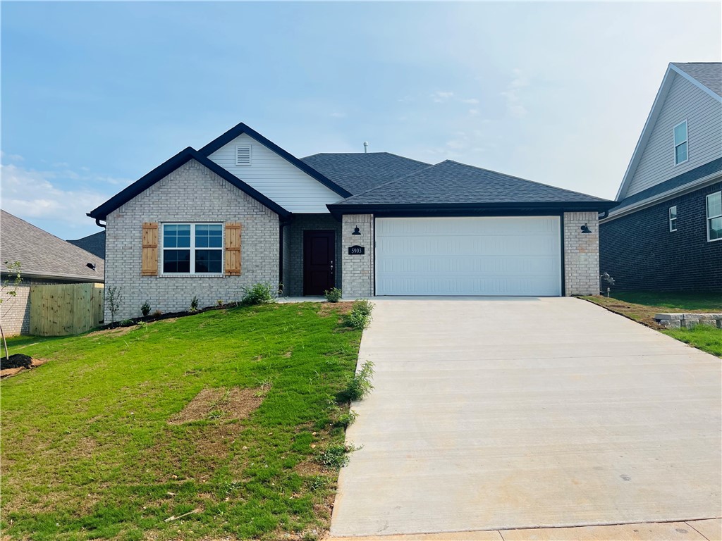 Nice home in Osage Bend sub. Home features 3 bedrooms 2 bathrooms, eat in kitchen, spacious countertops, open floor plan, large master suite complete with walk in closet, double vanity, and separate shower and tub. Home, covered patio for entertaining, and fenced in yard.