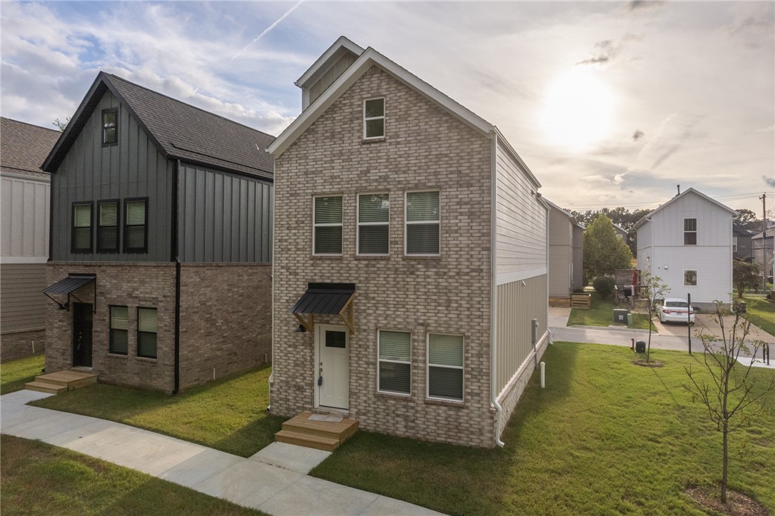 Van Buren Avenue Residences - Residential