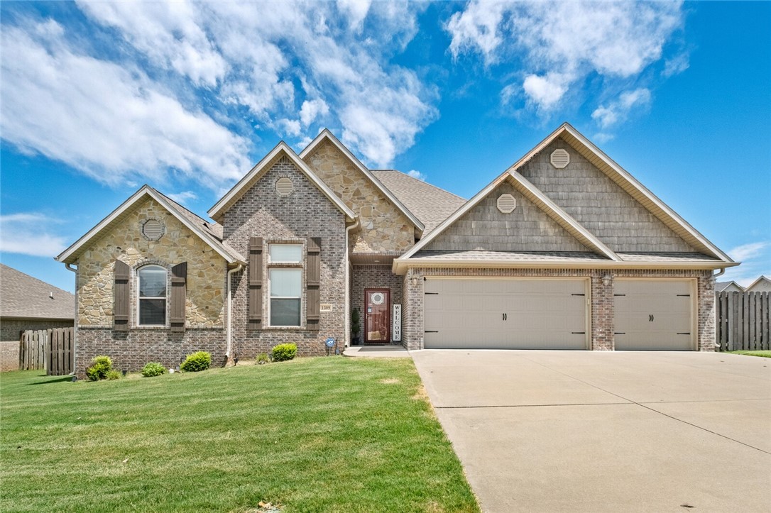 Well maintained 4 bed, 3 bath house in the center of Rogers. Near schools, fire station, shopping, police station. Open floor plan and all one story. Rare find due to its location AND beauty. Agent owned.