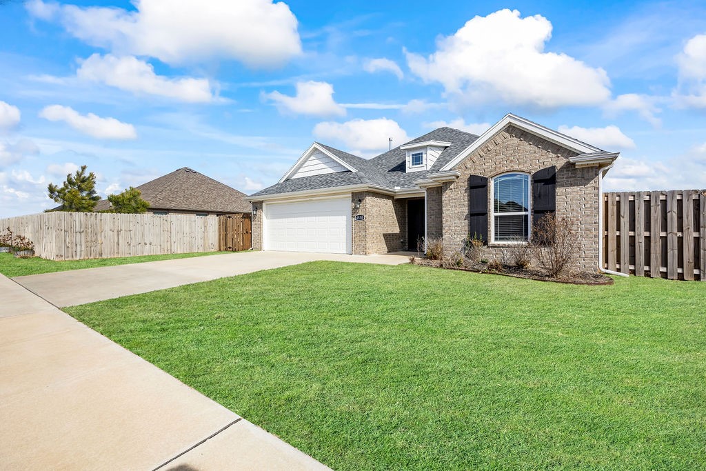 Immaculate home in the Villages of Sloanbrook Subdivision! This pristine home has gorgeous natural light pours through the home with wonderful living space features beautiful crown molding, LED lighting, arched walk-thru's and granite countertops throughout. Elegant eat-in kitchen is equipped with matching stainless steel appliances, large pantry and wrap around bar. Functionality for the whole family with split bedroom floorplan and spacious bedrooms. Privacy fenced backyard gives all the security to let the little ones play and covered patio to entertain with friends and family. Shopping, schools and trails are moments away with easy access to I-49 and only 10 minutes from University of Arkansas! Come take a closer look at this beauty!