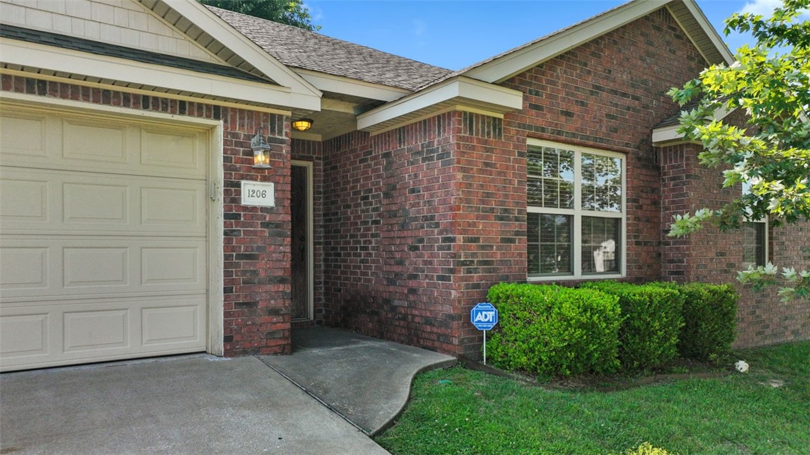 Welcome to a home that stands out from the rest. Here, you can rest easy knowing that a pre-inspection has been completed, and a home warranty is included, providing that extra layer of security. The location is a standout feature. Enjoy being in close proximity to Cambridge Park, with the Cambridge Trail and the Railyard Loop nearby waiting for your outdoor adventures. When it comes to commuting, you're all set. This home's prime location offers quick access to I49, connecting you to wherever you need to go. Don't miss your opportunity to check out his home.
