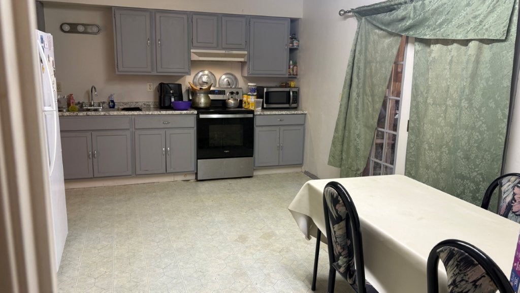 303 W Rolling Oaks Drive