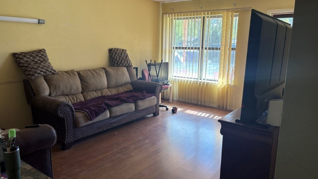 303 W Rolling Oaks Drive