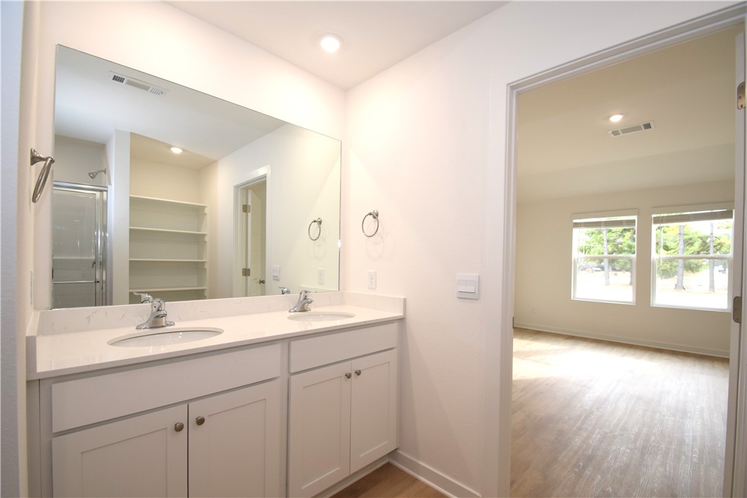 Wagon Wheel Crossing - Residential Lease