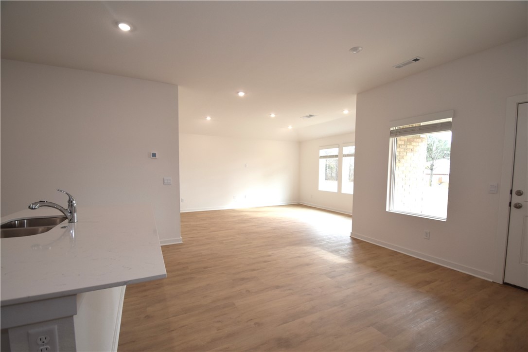 Wagon Wheel Crossing - Residential Lease