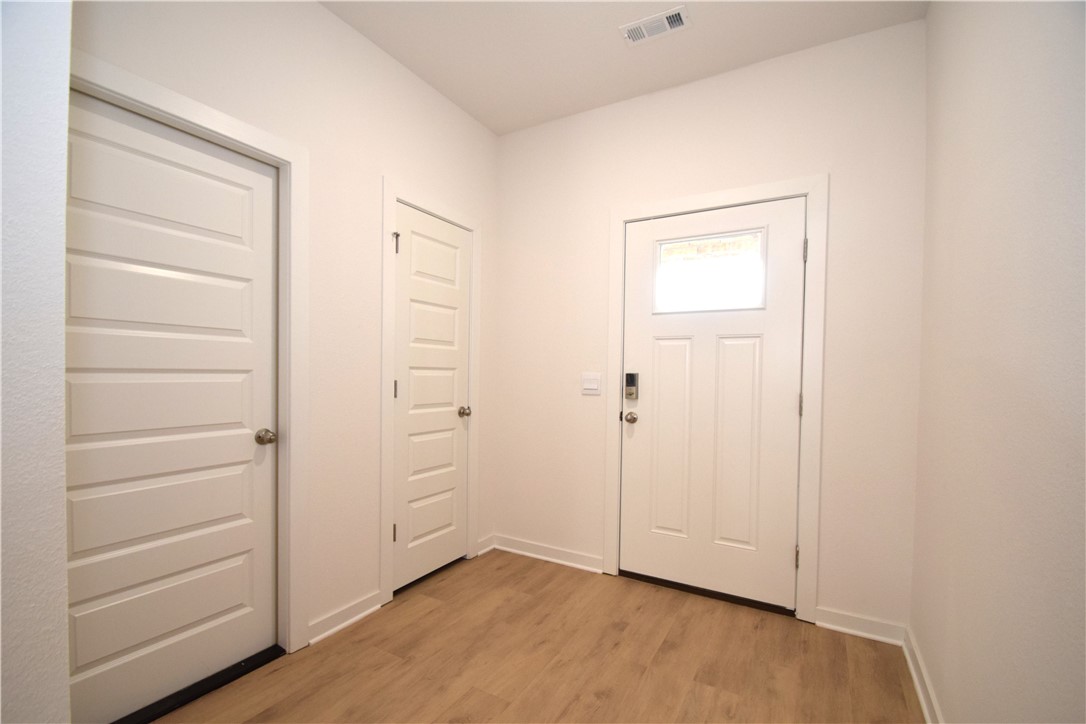 Wagon Wheel Crossing - Residential Lease