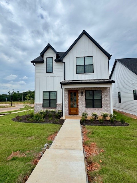 Welcome to 2311 S 31st St in Rogers, AR! This charming, Brand New rental offers a comfortable and spacious layout with 3 bedrooms and 2 bathrooms, perfect for any living situation you lifestyle demands. Enjoy an open living area with plenty of natural light, a fully equipped kitchen, all appliances including washer & dryer and amenities galore with to many to mention. Conveniently located near shopping, dining, and schools, with easy access to major roads, NWA Greenway Trails system and more! Donāt miss out on this well-maintained home in a quiet, friendly neighborhood! ** NO PETS **
