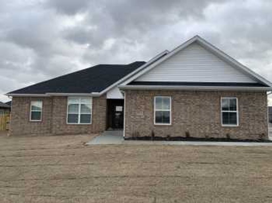 This 4 bed 2 bath home located directly behind the new Pea Ridge High School and only minutes from Bentonville! Features include custom cabinets, large kitchen island, upgraded 3cm granite & fixtures, gas cook top with built in oven, wood look ceramic tile floors, custom tile shower, whirlpool tub, raised ceilings, 2'' faux blinds, covered patio, & much more! ***Pictures may not be of exact unit available, paint colors, flooring color, style and cabinets may vary. ***