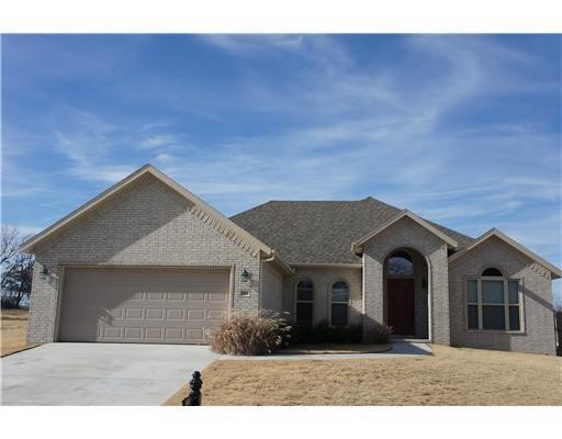 Nice home in south Fayetteville. Great split floor plan. Featuring 4 bedrooms, 2 baths, wood floors in living room, formal dining area, breakfast nook, gas log fireplace in living room, pantry, covered back patio, fenced yard, granite counter tops, master bath complete, with separate shower & Jacuzzi tub.