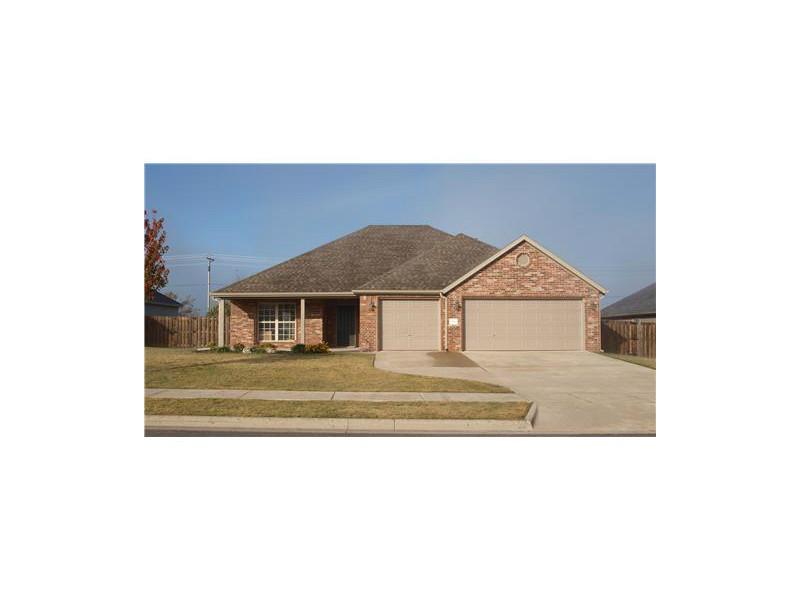 Home qualifies 100% financing RD loan. 4 bedroom, 2 bath, 3 car garage. Open floor plan, gaslog fireplace in living room. Formal dining room, kitchen with good size pantry. Master bath has walk in shower, whirlpool tub & walk in closets. Fenced backyard,with nice patio. Available for sale or lease!
