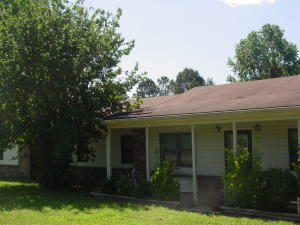 SUPER SIZE HOUSE Bring all the kids and family and save money. Home is 5 bedrooms and sits neatly on a dead end street in Pottsville School District. Huge open Living room for the whole family to enjoy and a nice fenced in back yard for all your outdoor activities. Plenty of space in the oversize two car garage. It will be hard to find this much room in this price range in Pottsville.
