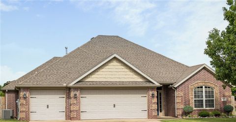 Photo of 3800 SW Hollowbrook Street, Bentonville, AR 72713 (MLS # 1351711)