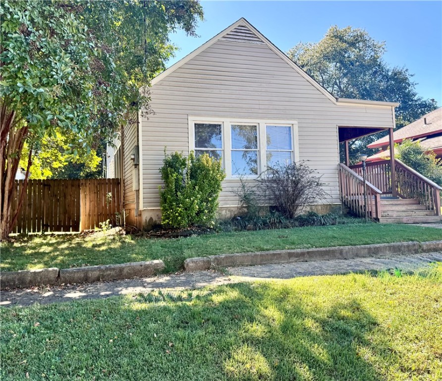 Back on the market..no fault of Home or inspection. 
Here's your chance! 
511 W 4th Street has a lot to offer including 2 large bedrooms, updated bathroom, high ceilings, natural light and a charming patio that leads to the quaint fenced in backyard with a detached storage building.
The home is located within walking distance of downtown, where you can enjoy shopping, dining, events and entertainment.