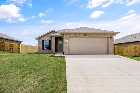 Photo of 1719 Farmer Street, Pea Ridge, AR 72751 (MLS # 1341730)