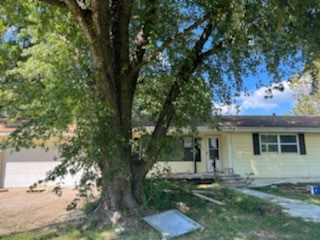 House and land are on 2 seperate parcels but to be sold together. Value is in the land
parcel # 18-09696-000 1.75 acre +/- parcel # 18-09696-003 16.57 acres +/-