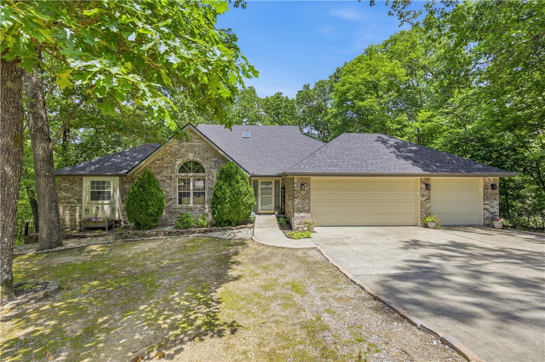 Photo 1 of 58 — 44 Tavistock Drive, Bella Vista, AR 72714