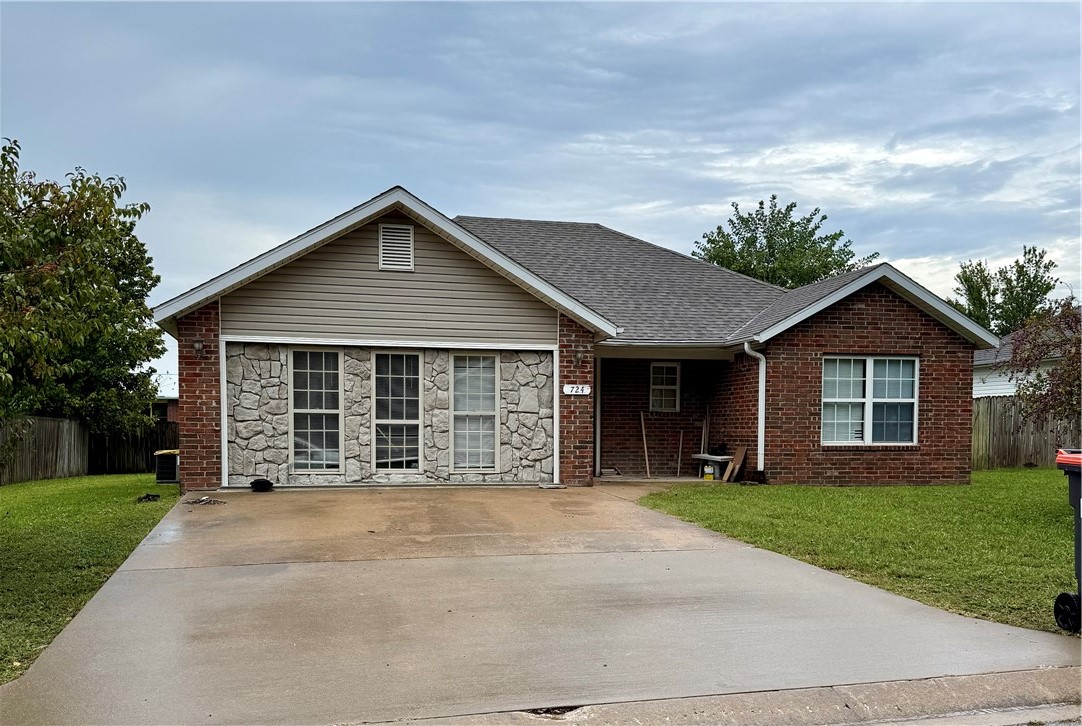 Great price on a 1499 SF, 4 BR, 2 BA home. Newly painted. Close to middle school and walk to downtown. Repainted and ready to go. Agent owned