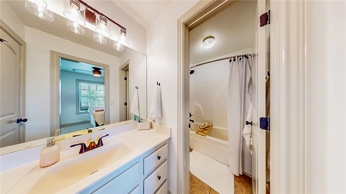 Soaring Hawk Sub Cave Spgs - Residential