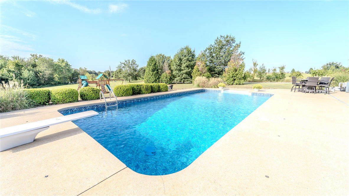 Soaring Hawk Sub Cave Spgs - Residential