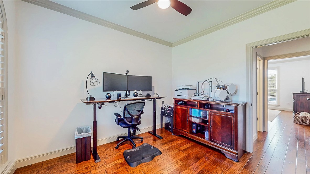 Soaring Hawk Sub Cave Spgs - Residential