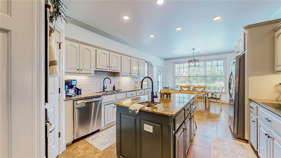 Soaring Hawk Sub Cave Spgs - Residential