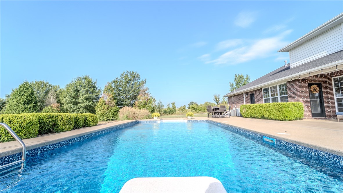 Soaring Hawk Sub Cave Spgs - Residential