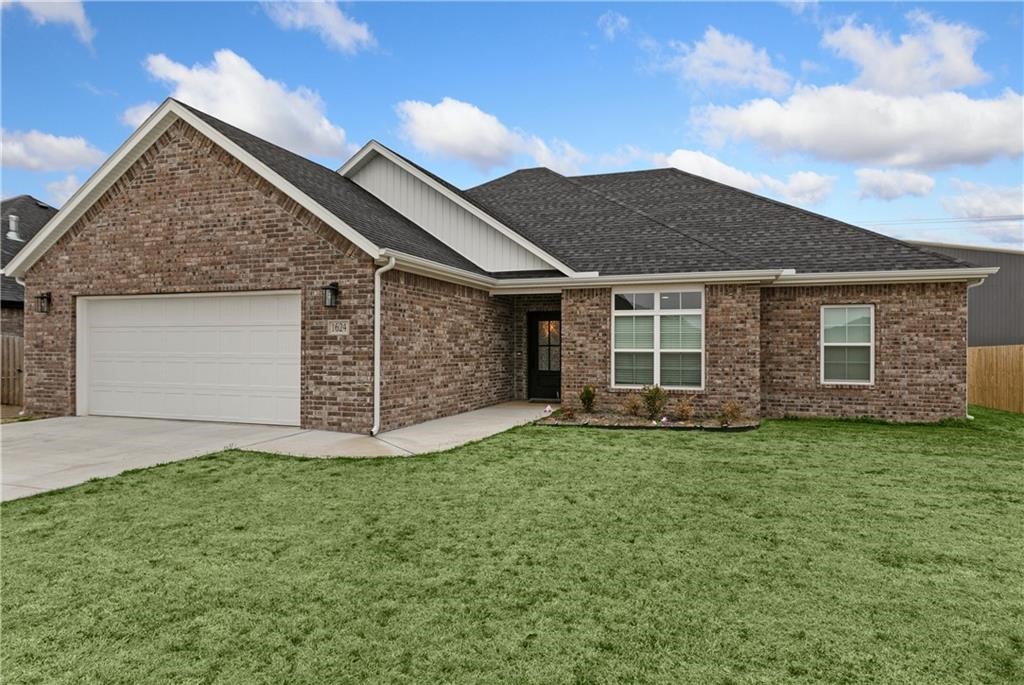 Beautiful 4 bed 2 bath home located directly behind the new Pea Ridge High School and only minutes from I-49, Downtown Bentonville and much more! Features include custom cabinets, large kitchen island, upgraded 3cm granite & fixtures, gas range, wood look ceramic tile floors, custom tile shower, whirlpool tub, raised ceilings, 2'' faux blinds, covered patio, 6ft privacy fenced yard just to name a few!