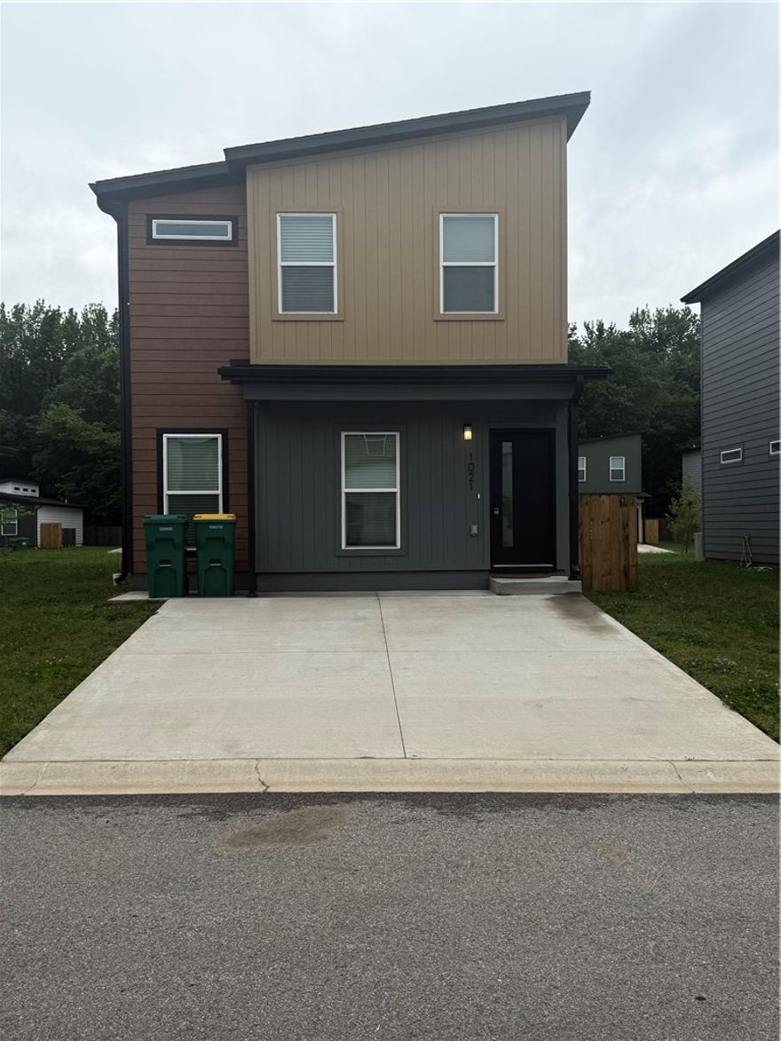 Modern, smart, affordable living! Looking for a great rental in the Bentonville school district, wanting to downsize and simplify, or looking for a low maintenance rental property, Featherston Village may be exactly what you've been looking for. Never think about lawncare again! Everything you need in a great location. Less than 5 miles from Walmart Corporate office.