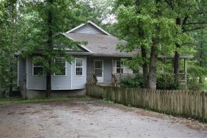 4BR,4BA home-close to Bull Shoals Lake. Vinyl exterior w/fenced yard,covered wrap around porch,walk out basement, hardwood floors & wood burning fireplace. No air vents in basement. This is a Fannie Mae HomePath property.