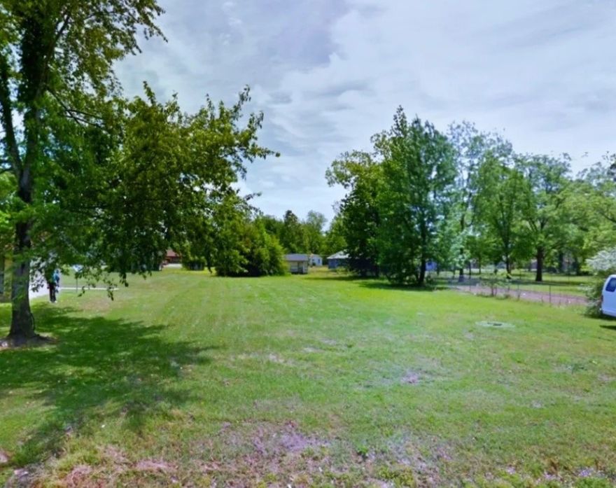This .34 (+/-) acre lot is ready to build on in Crossett, Arkansas of Ashley County. It is close to local amenities and just North of the Louisiana border. Manufactured homes not allowed in this area. Owner financing is available. Call or text for more information.